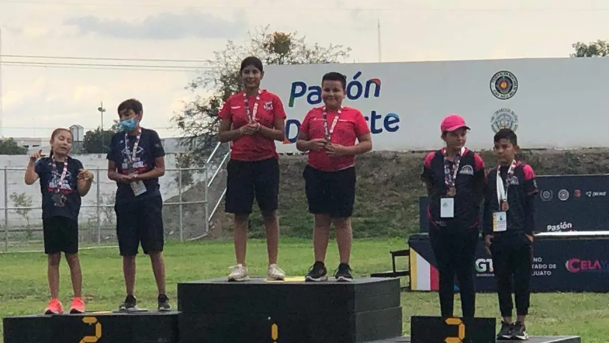 Maximiliano Nava y Dana Vilches oro Sub 14 Compuesto Mixto