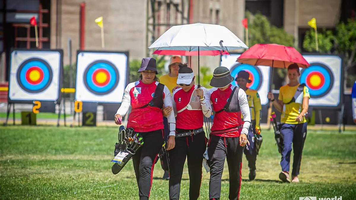 Alejandra Valencia y equipo mexicano de tiro con arco
