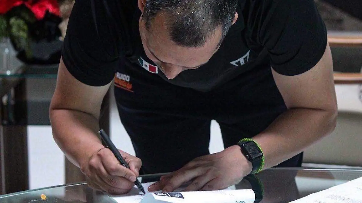 Omar Quintero renueva al mando de la Selección Mexicana