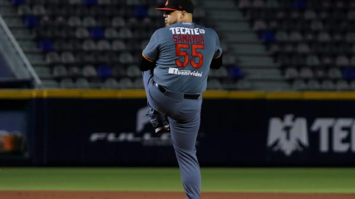 José Samayoa pitcher de Naranjeros