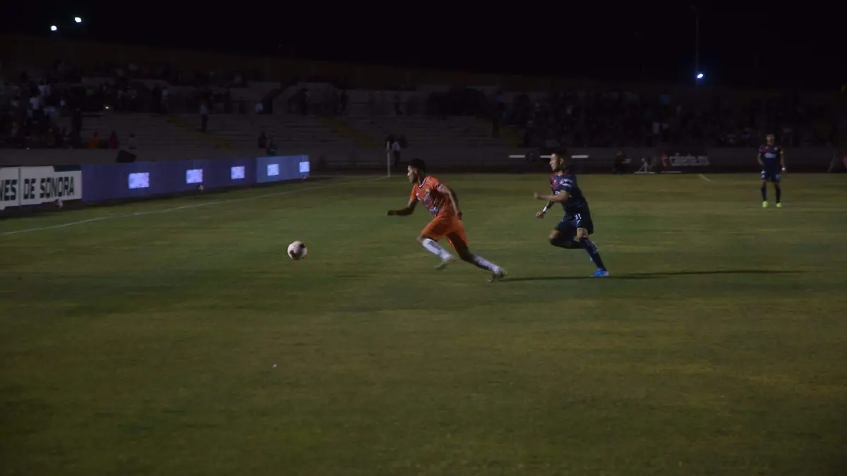 Cimarrones con un pie fuera de liguilla 