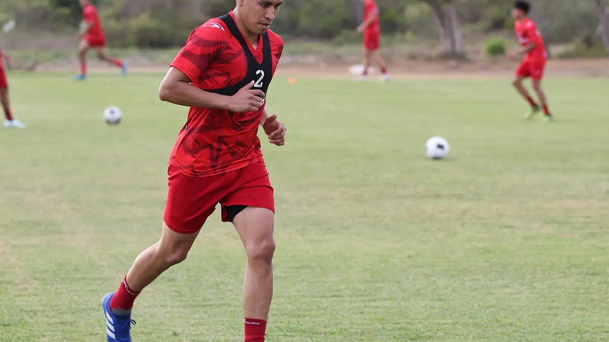 César Bernal ya viste los colores del cimarrón