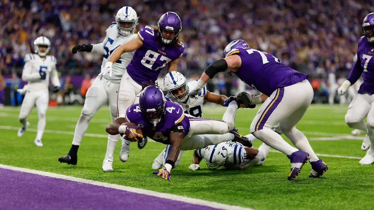 Vikings vs Colt           (Cortesía @dalvincook)