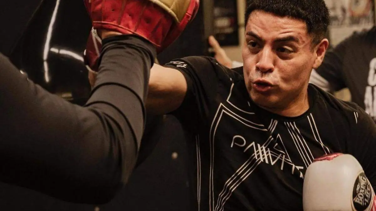 Eduin de Grupo Firme entrenó con "Canelo"