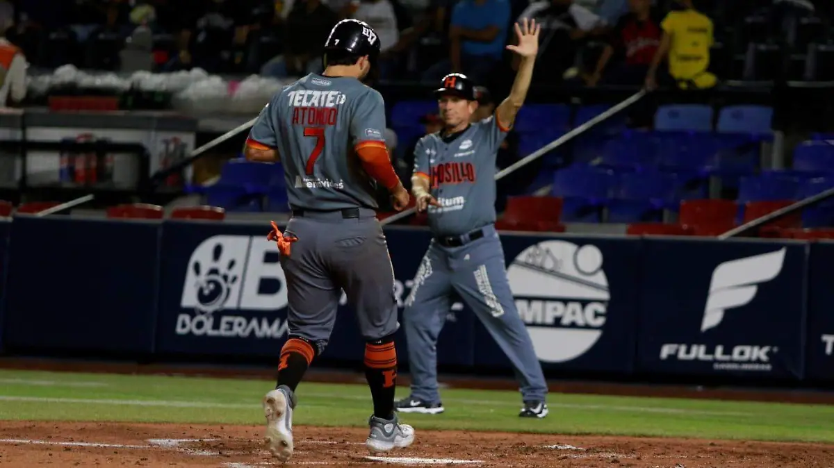 Naranjeros vs Sultanes en estadio de Monterrey