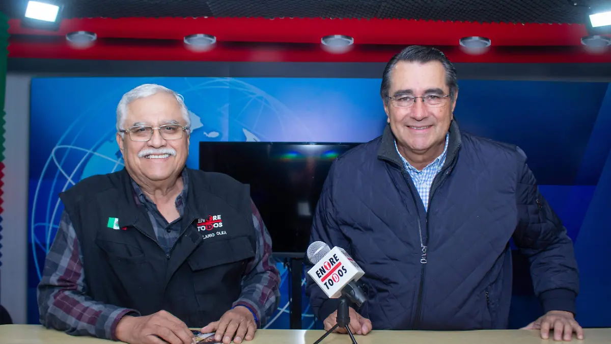 HIlario Olea y Victor Mendoza anviersario 25 Entre Todos - Mike Acosta (1)