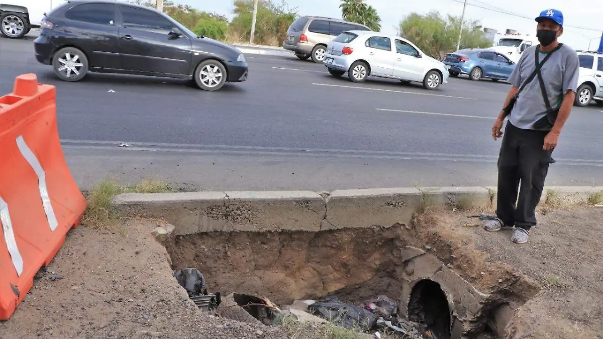 socavón en Bulevar Clouthier 