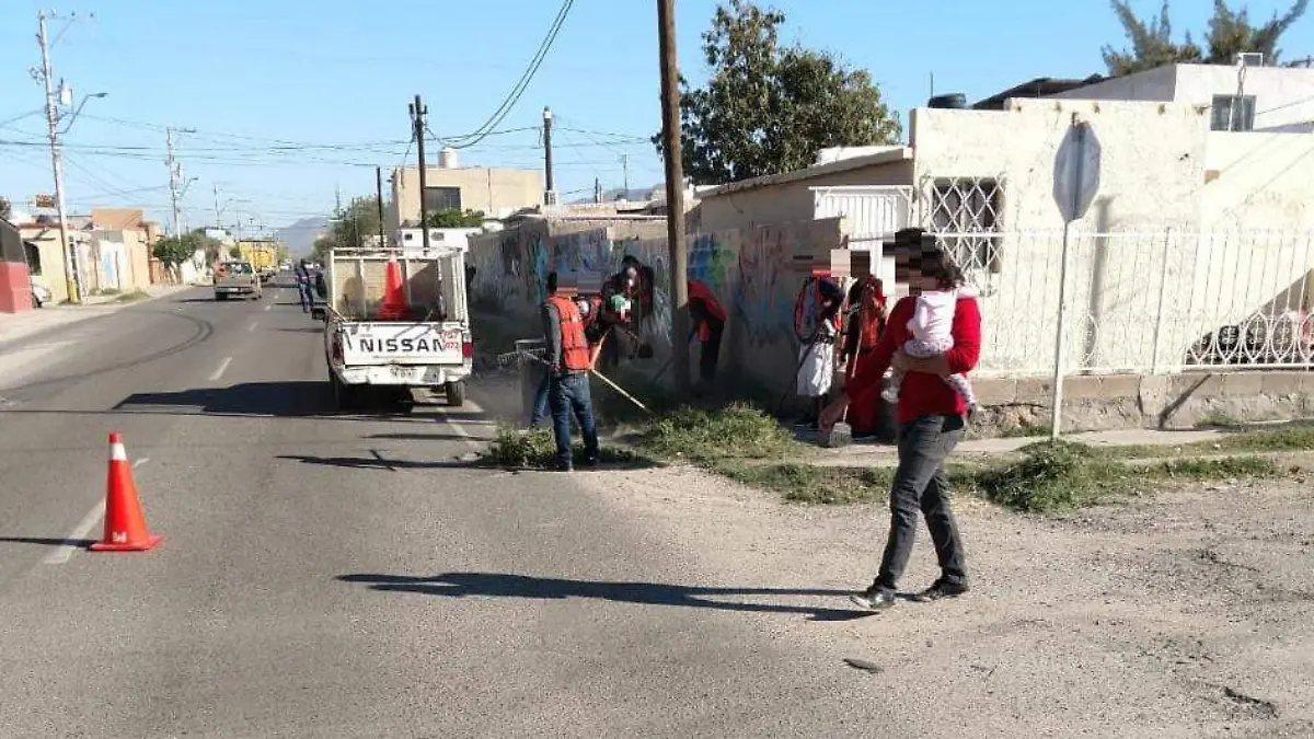 limpieza de banquetas y áreas públicas en Los Jardines (4)