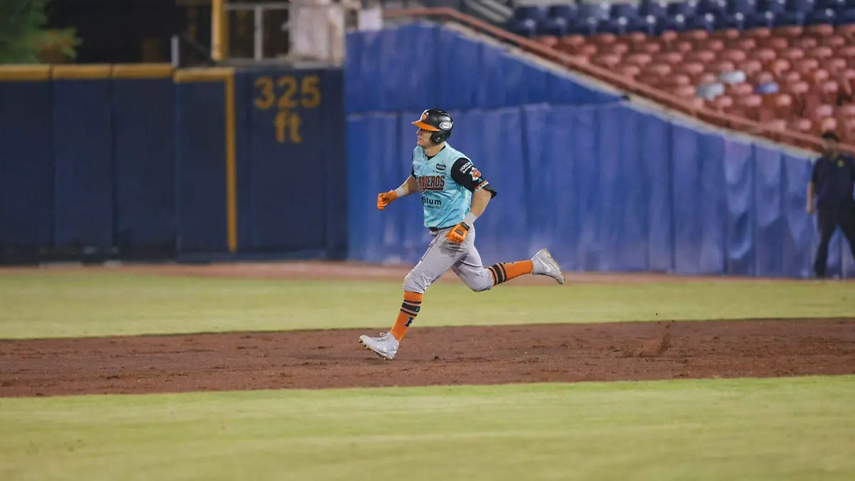 Naranjeros de Hermosillo pega primero en Mexicali