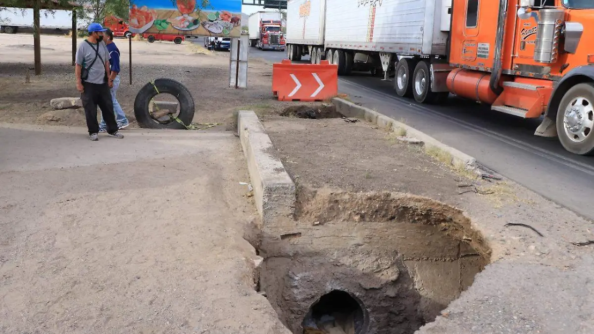 socavón en Bulevar Clouthier 