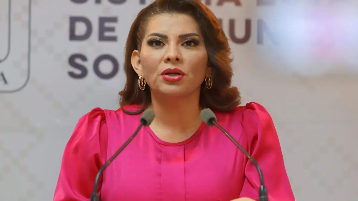 Lorenia Valles Sampedro 