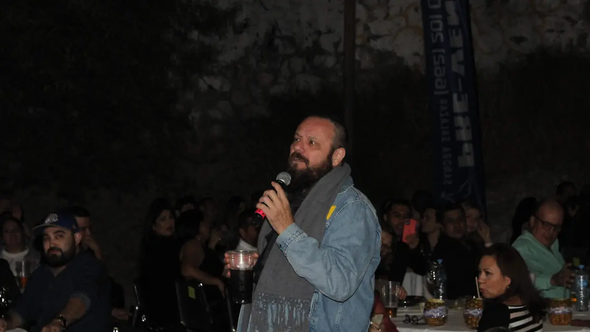 Nicho Hinojosa inaugurando el Cerro de la Campana como escenario