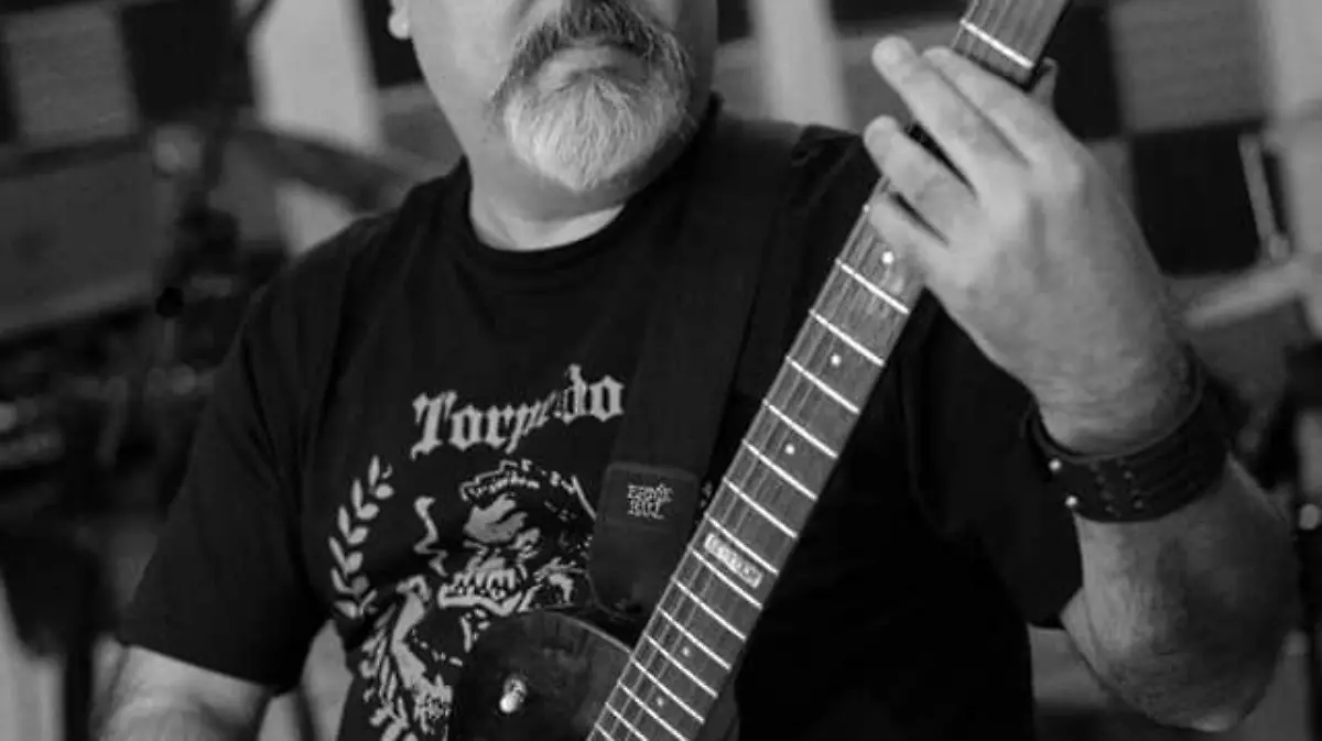 Douglas Navarro, guitarrista de la Evangelius 