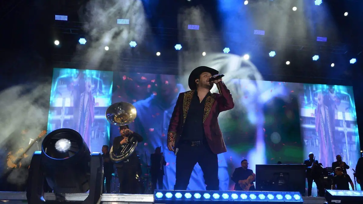 Julión Álvarez en concierto en Hermosillo