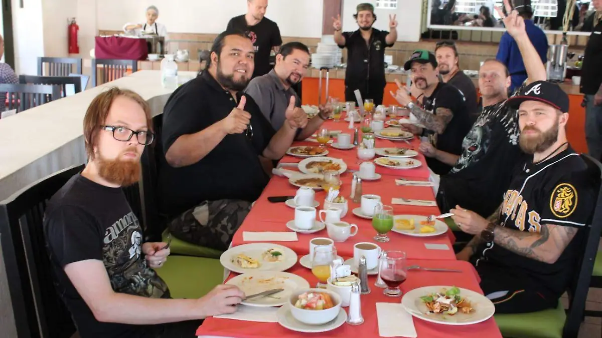 Desayuno de bienvenida Amorphis de Finlandia