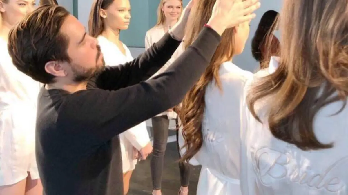 Henry de la Paz ha colaborado con Carolina Herrera, Óscar de la Renta, Dior, Louis Vuitton, entre otros_