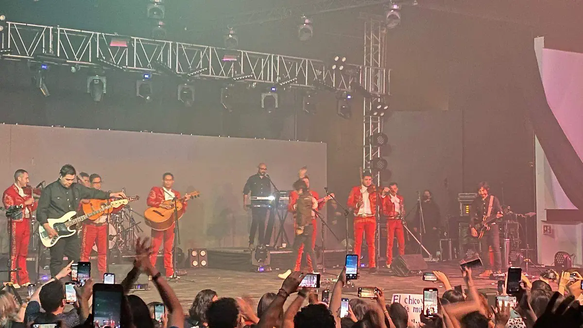 Siddhartha cantó al ritmo del mariachi en su concierto en Hermosillo
