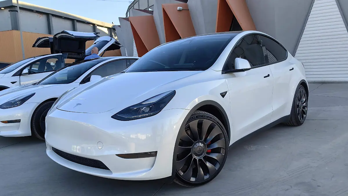 Exhibición de autos eléctricos, Arena Sonora, Tesla 1