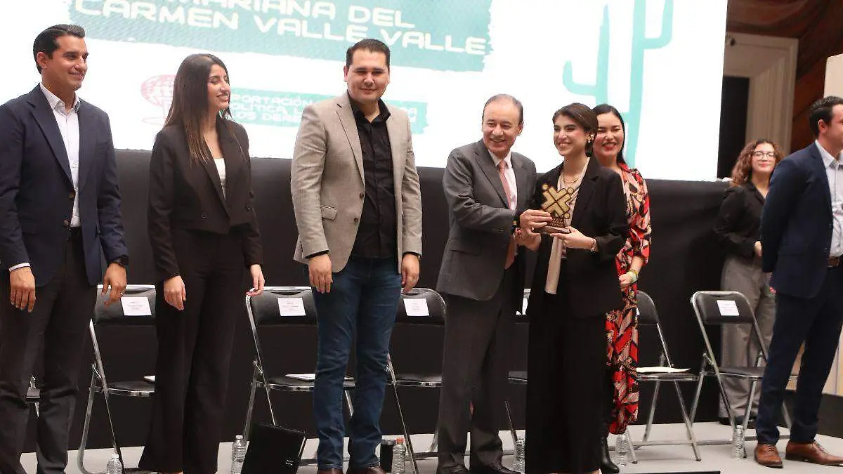 Mariana Valle una de las galardonadas con el Premio Estatal de la Juventud