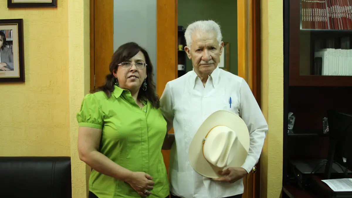 A Gabriela Grijalva-Samuel Ocaña