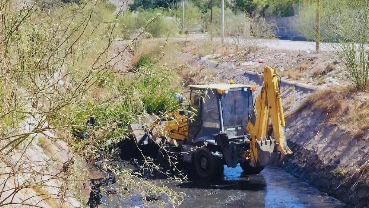 Trabajos de limpieza en canal de la colonia El Ranchito y Coloso_Carlos Villalba (5)