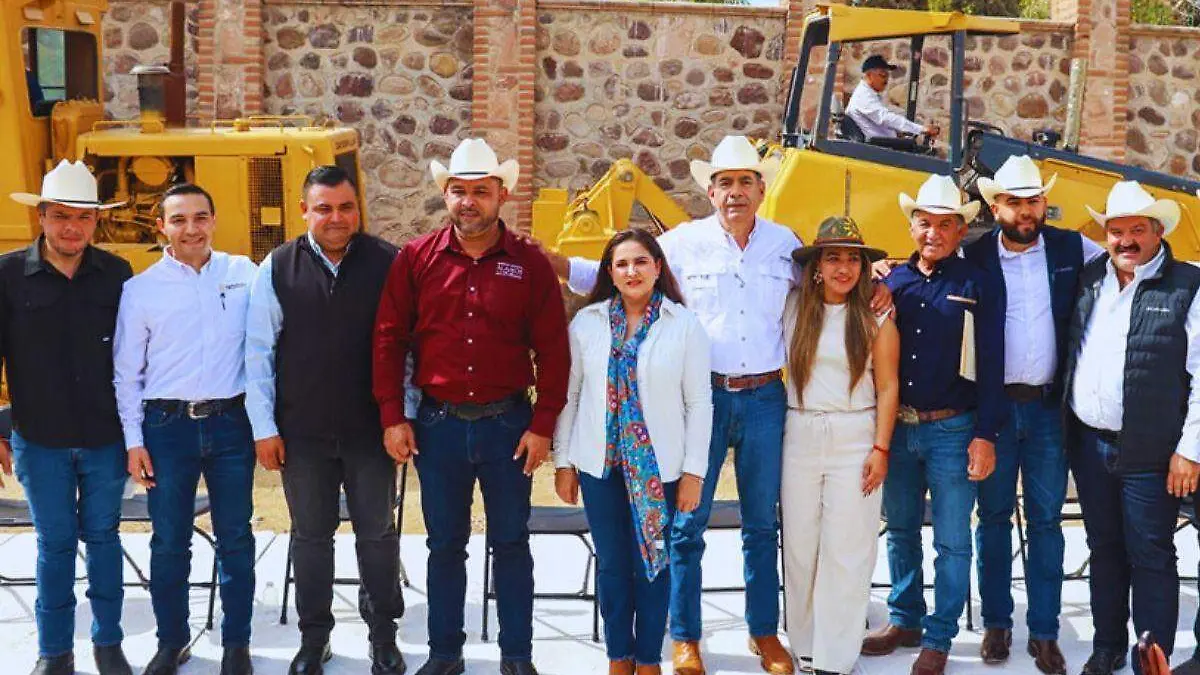 Entrega maquinaria ganaderos