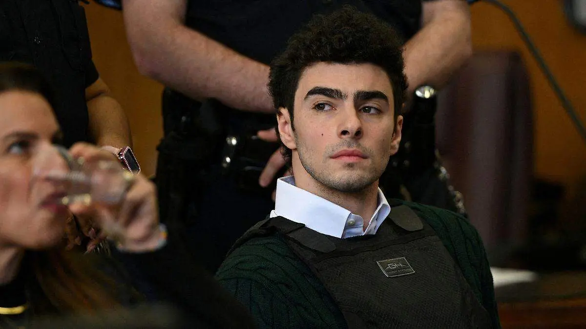 Imputan 4 cargos a Luigi Mangione por asesinato del CEO de UnitedHealthcare