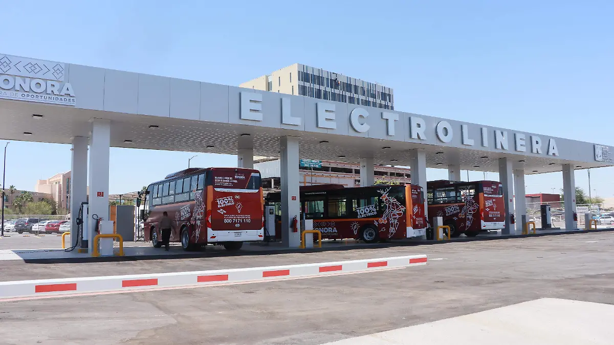 21-05-2025-Electrolinera y entrega de Unidades de transporte Electricas-carlos Villalba (1)