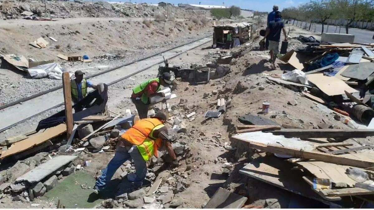Desalojan a personas que habitaban junto a las vías del tren en Hermosillo