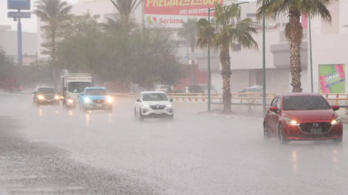 Calles lluvia Hermosillo - Mike Acosta (2)