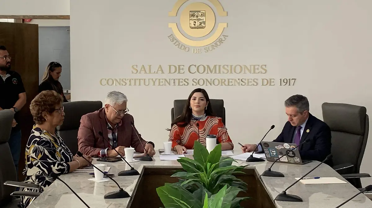  Comisión de Salud : Gil Reyes