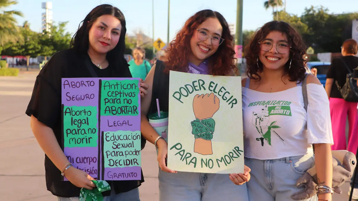 Marchan colectivos en Hermosillo por acceso al aborto legal y seguro