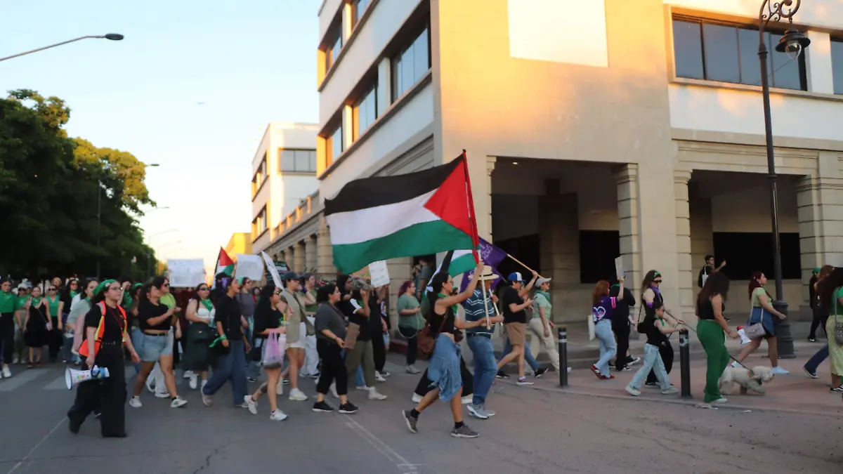Marchan colectivos en Hermosillo por acceso al aborto legal y seguro