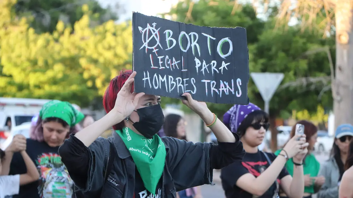 Marchan colectivos en Hermosillo por acceso al aborto legal y seguro