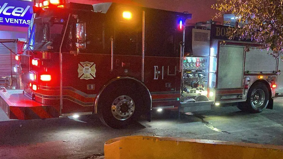 Bomberos descarga eléctrica