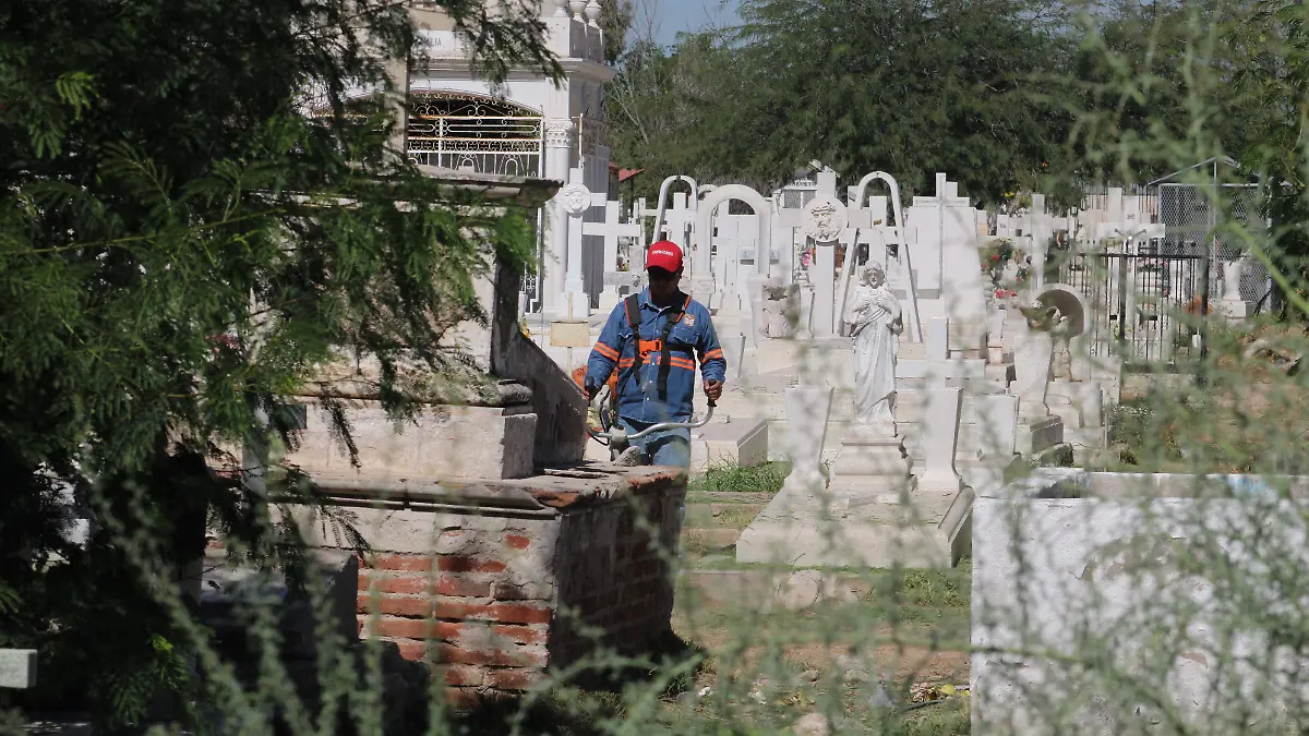 Limpieza Panteon yañez