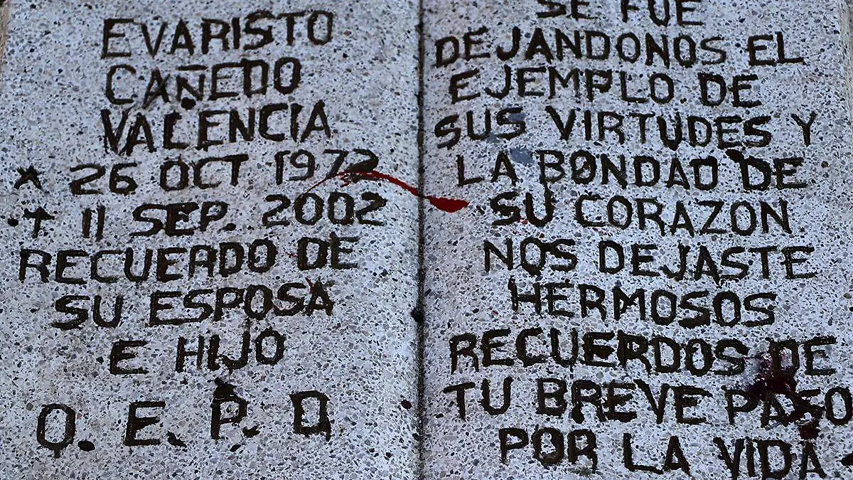 Apitafio Panteón Yáñez