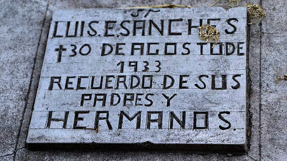 Epitafio Panteón Yáñez