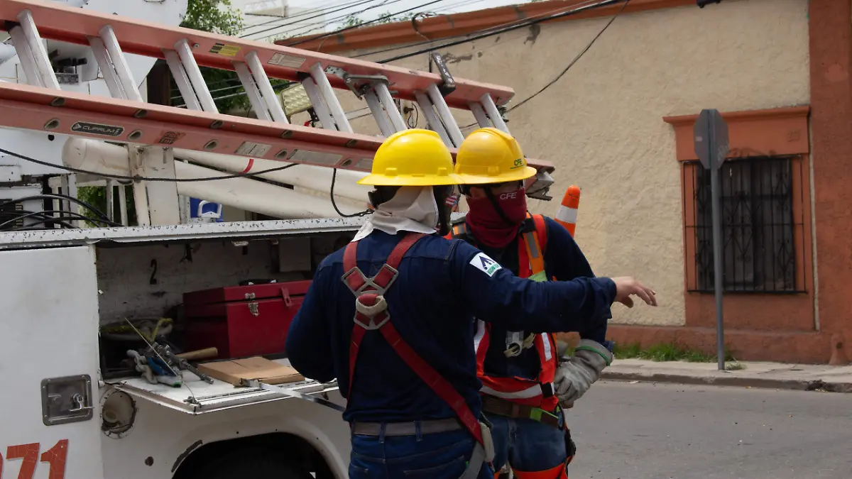 Trabajodres CFE - Mike Acosta (3)