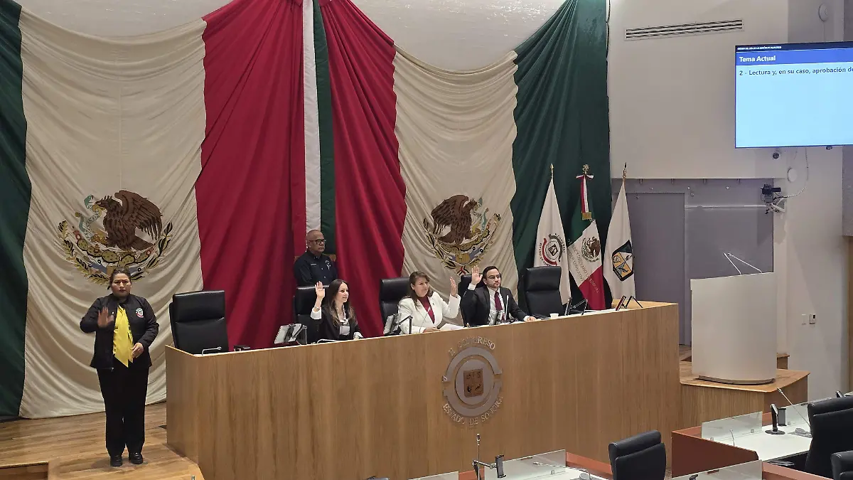 Sesion extraordinaria congreso - Mike Acosta (8)