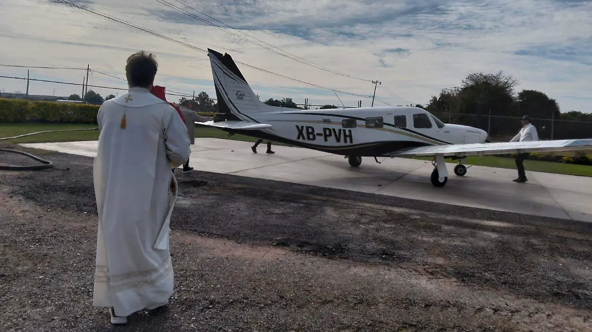 Sacerdote bendice los campos agrícolas 2
