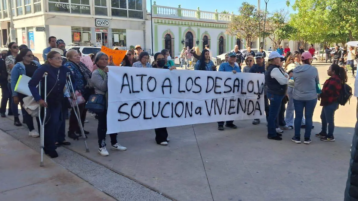 manifiestan en Palacio de Gobierno