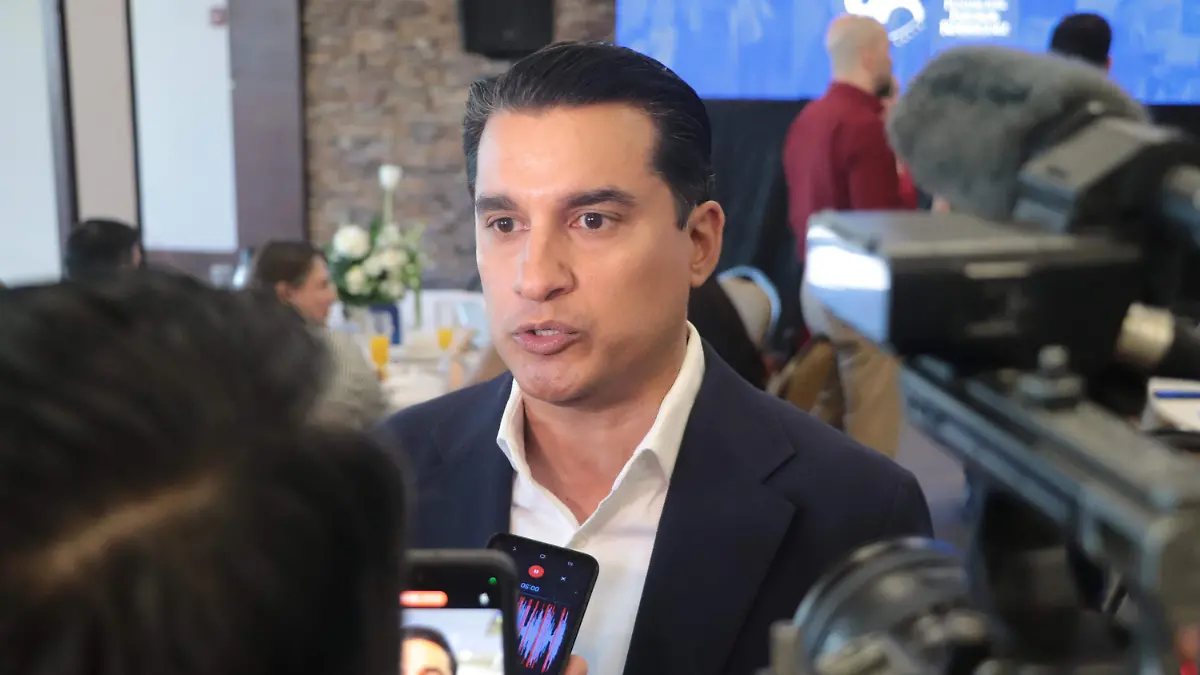FROYLÁN SOBRE LA FECHA DE ENTREGA DE UNIFORMES