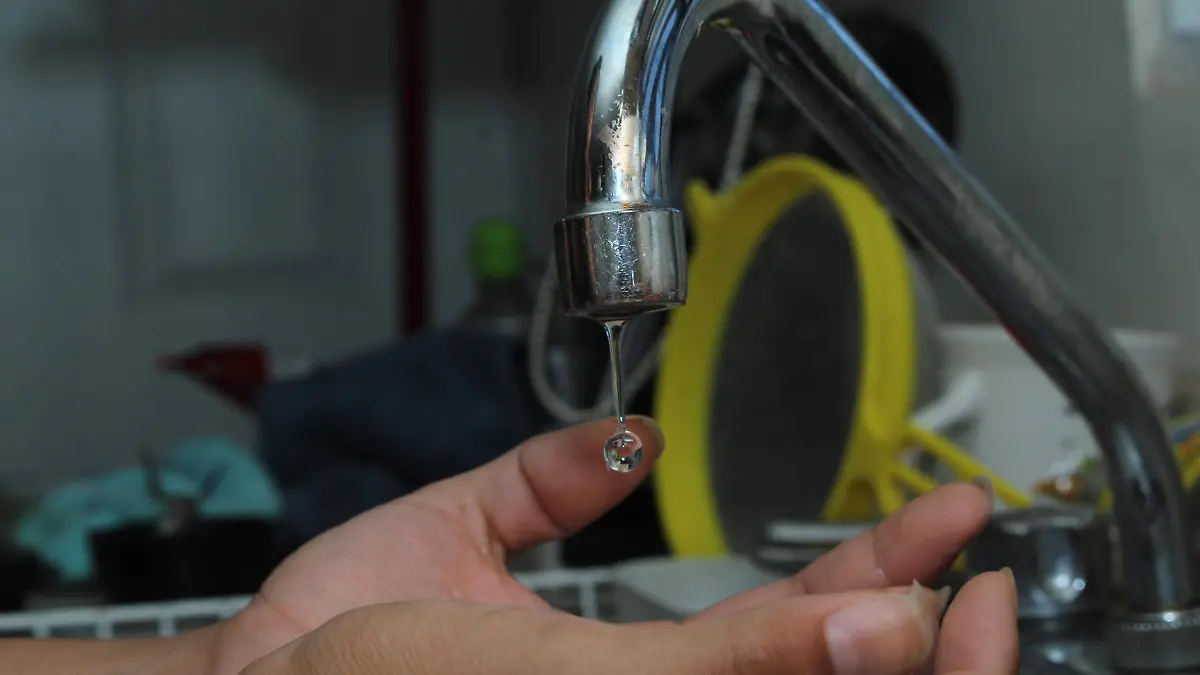 Agua potable poca agua - Mike Acosta (3)