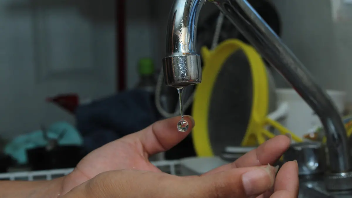 Agua potable poca agua - Mike Acosta (3)