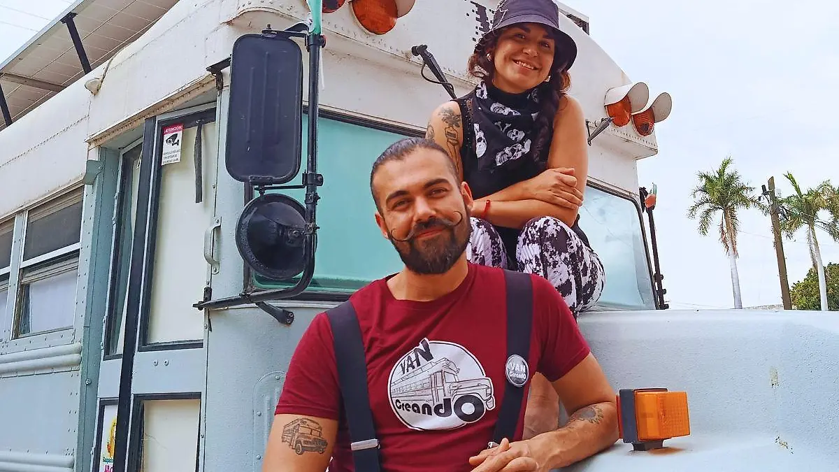 10-03-2026 - (1) VAN CREANDO LYDIA Y KRYPER YOUTUBERS VIAJEROS - Wilbert Ayala