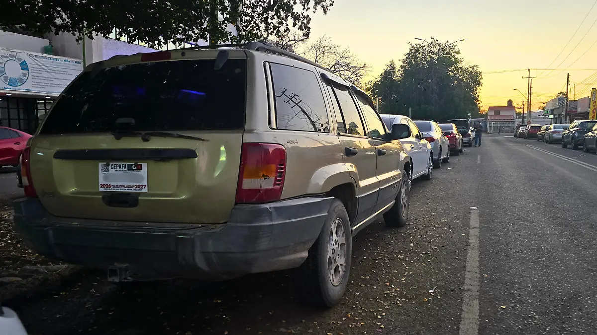 FULL SCREEN _ CARROS CHOCOLATE