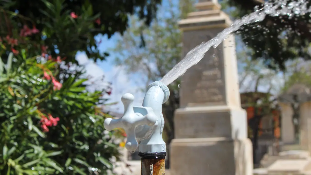 Agua potable - Mike Acosta (4)