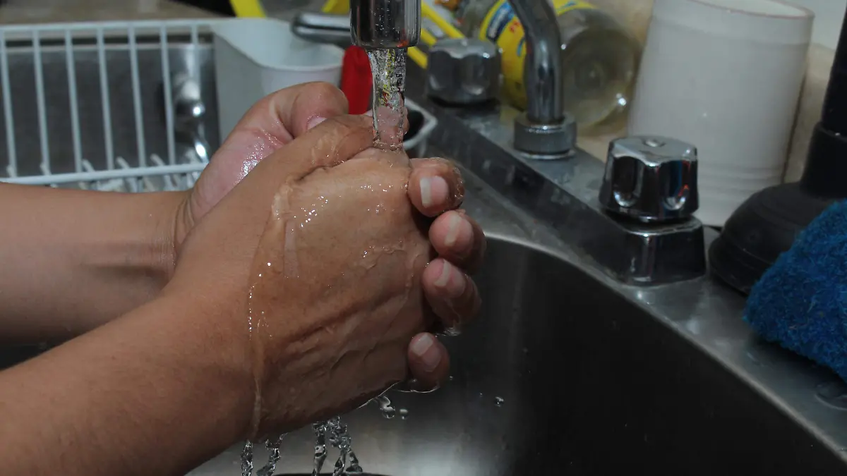 Agua potable lavado de manos - Mike Acosta (3)