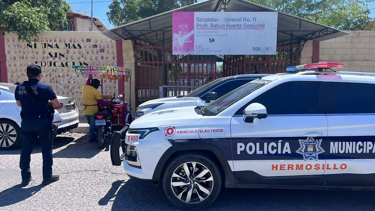 policía escuelas
